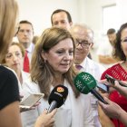 La consejera de Salud, Marina Álvarez, durante su visita a Torrecárdenas.