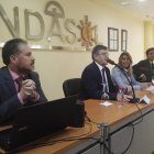 Visita de la presidenta andaluza a las instalaciones de Indasol, este viernes.
