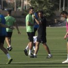 Fran Fernández con los futbolistas.