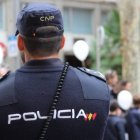 La Fundación de la UD Almería da su apoyo a la Policía Nacional con motivo de su festividad.