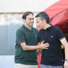 Fran Fernández y Xavi Bartolo se saludan antes del partido.
