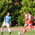 Gabri disputando un balón en el choque del pasado domingo ante el Real Murcia.