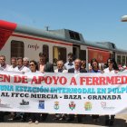 Concentración para pedir la reapertura de la línea Guadix-Almendricos..