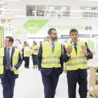 El alcalde visita a las instalaciones de Leroy Merlín.