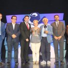 Autoridades y el director del AWFF, junto al homenajeado, Sal Borgese.