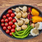 Frutas y verduras no pueden faltar en tu menú diario.