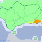 Según AEMET, el litoral almeriense estará en alerta naranja y amarilla durante el martes.