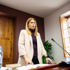 Ángeles Castillo ayer mientras prometía su cargo como alcladesa de Huércal.