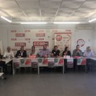 Trabajadores del Comité de Empresa y sindicatos en la rueda de prensa de ayer.