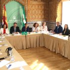 Cumbre de administraciones y miembros del comité de Empresa celebrada ayer en Almería sobre Cemex.