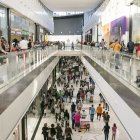 Interior del centro comercial ayer.