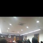 Los concejales del PP levantados momentos antes de abandonar el pleno