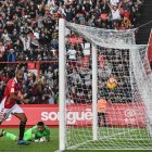 Los dos goles del Nástic fueron perfectamente evitables.