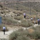 Técnicos del Ciemat visitando el perímetro vallado de Palomares en 2011.
