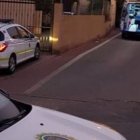 Policía Local y sanitarios en el lugar de los hechos. Foto Red Ciudadanos Roquetas de Mar