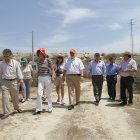 una misión de técnicos del Ciemat visitando Palomares.