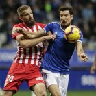 Saveljich en una jugada con Toché.