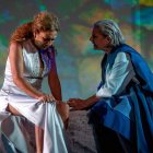 Lolita Flores  y Tina Sáinz, en  un momento de  ‘Fedra’ de Paco  Bezerra.