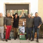 Donna Parsons junto con los cuatro vecinos que intervinieron.