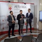 El alcalde presentó junto al humorista Carlos Latre la gira que llega a Almería.