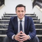 Javier aureliano García, en la escalera principal del Palacio Provincial.