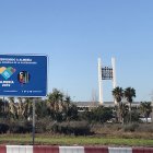 Entrada a la ciudad por la rotonda del Estadio Mediterrráneo con cartelería de Almería 2019