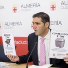 Juanjo Alonso, concejal de Servicios Municipales en la presentación de una campaña de concienciación.