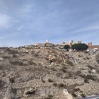 Vista general de la ladera del Cerro de San Cristóbal que va a proceder a limpiarse ahora desde la terraza del edificio de la Gerencia de Urbanismo.