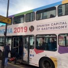 La imagen de la Capitalidad Gastronómica, en un autobús londinense (Foto: @cockneyladn4)