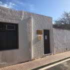 Fachada del local que el Ayuntamiento cederá a Correos para la puesta en marcha de la oficina.