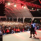 Camela en su multitudinario concierto en el Parque Central de Benahadux.