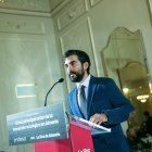 Álvaro Hernández, reconocido por la labor que realiza informando sobre la Semana Santa almeriense.