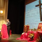 Salmerón, pregonando a su hermandad en el Apolo.