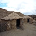 Imagen de algunas de las construcciones visibles dentro del enclave arqueológico de Los Millares.