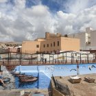 Imagen del mural que decora ahora el muro de la pasarela de Pescadería, hecho por los grafiteros Nauni y Dank.