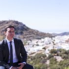 El candidato  del PP al Congreso por Almería y presidente de la Diputación, fotografiado frente a Enix .