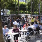 Aspecto que presentaba la Rambla este viernes con las furgonetas gastronómicas.