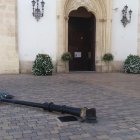 Farola derribada en la Plaza Virgen del Mar