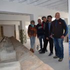 Los cuatro artesanos con el concejal Alexis Pineda, en el Lavadero de la Artesanía.