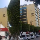 El reloj de Unicaja, en el  Paseo, antes de su reparación (a la izquierda) y en funcionamiento (a la derecha).