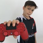 Enrique Ramos con su mando y su uniforme de Horizon EC.