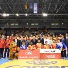 Foto de familia nada más terminar el partido ante Suecia.