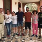 el equipo del documental junto al historiador Antonio Sevillano y Kina Jiménez, propietaria del cortijo donde se fraguó el crimen.