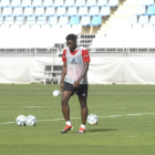 Eteki trabaja en Almería y su destino es Granada.