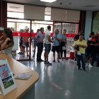 Aficionados del Almería este jueves en la sede del club.