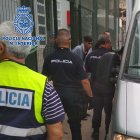La Policía Nacional pone a disposición judicial al patrón de la embarcación.