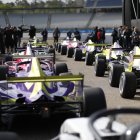 Vehículos de la W Series, en la parrilla de salida.