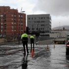 Imagen de archivo de la Policía Local durante el cierre de un colegio en la provincia.