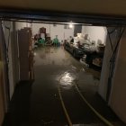 Un garaje inundado a consecuencia de las fuertes lluvias.