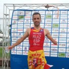 Grande Jairo Ruiz con la bandera de España.
